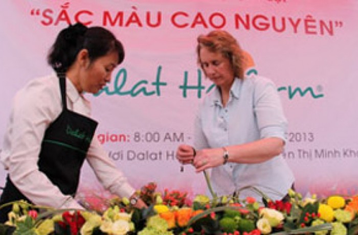 Dalat Hasfarm tổ chức trình diễn hoa tươi tại Đà Lạt