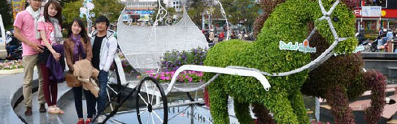 Dalat Flowers Festival - Amazing Chariots by Dalat Hasfarm