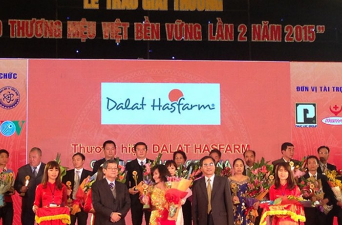 Dalat Hasfarm Vinh Dự Nhận Giải Thưởng “100 thương hiệu bền vững tại Việt Nam” năm 2015