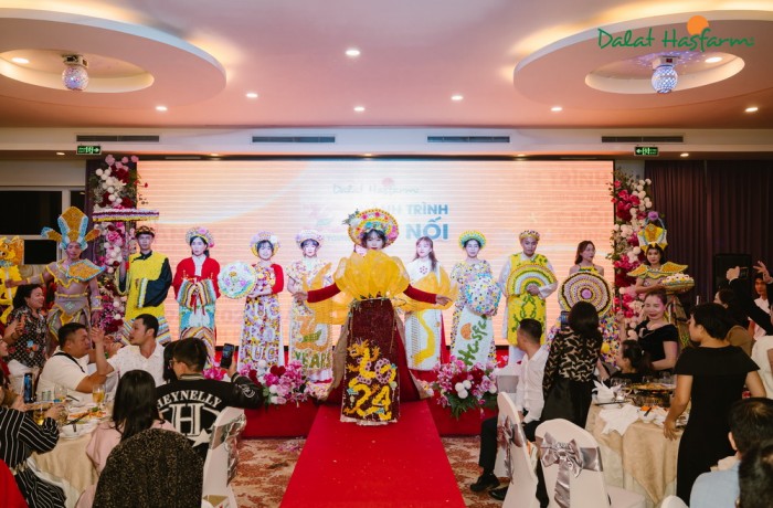 “Garish Chrysanthemum” - Impressive highlight at the Gala Dinner “Dalat Hasfarm 30 Years Young - The Journey of Connection”