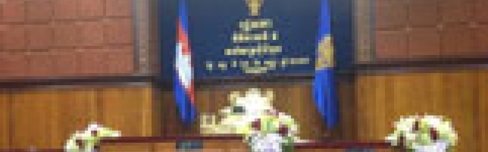 Hoa tươi Dalat Hasfarm được dùng để trang trí cho cuộc họp đầu tiên của nghị viện Campuchia