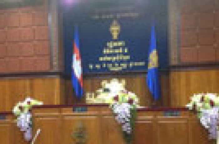 Hoa tươi Dalat Hasfarm được dùng để trang trí cho cuộc họp đầu tiên của nghị viện Campuchia