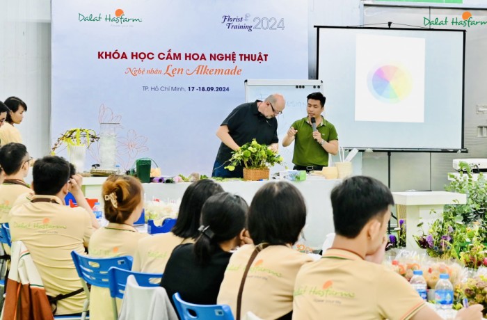 Dalat Hasfarm – Không Ngừng Đổi Mới và Sáng Tạo Qua Chương Trình "Florist Training 2024"